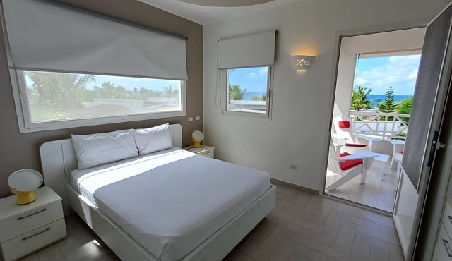 Tracadero Marina 46 PH, 3 Hab. Sea View in Dominicus