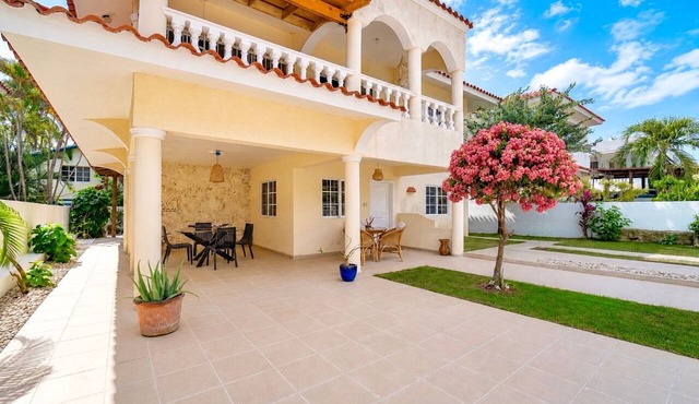 Tropical 2-bedroom Villa with Beach Access - Bávaro, Punta Cana in Punta Cana