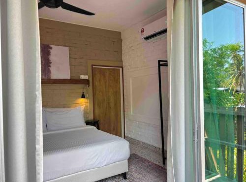TRV Cozy Couple Retreat Open Dip Pool 5 Min Walk to Beach