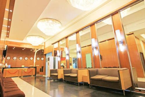 Twin Beds Studio Room with City View in Mandaluyong