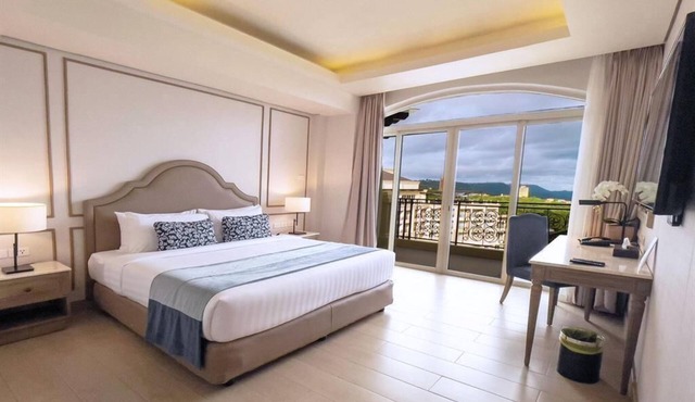 Twin Lakes Hotel - near Tagaytay in Laurel
