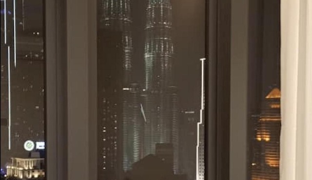 Twin Tower Views- Brand New Apartment, 35th Floor in Gua Sai