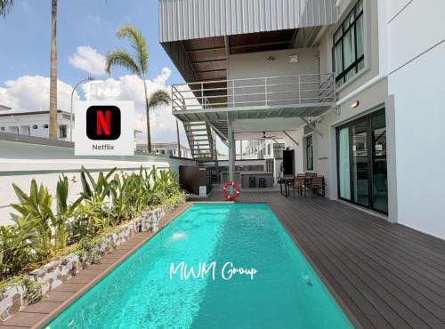Ulu Tiram MW Luxury Pool Villa with Indoor playground KTV BBQ