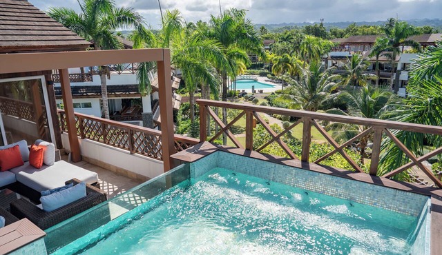 Unique Penthouse with Huge Private Rooftop & Jacuzzi - Beach & Restaurant Nearby in El Limón