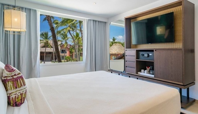 Unwind in Beachfront Comfort – Explore Exciting Nearby Attractions! Pool! in Punta Cana
