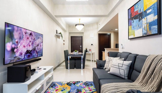 Uptown Parksuites T2 Bright & Airy Sky Garden flr 2.5BR,Uptown BGC in Taguig