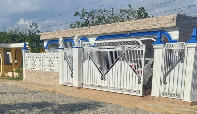 Very peacefull place,15 minute from airport and the beach, supermarket 4 min in Santo Domingo Este