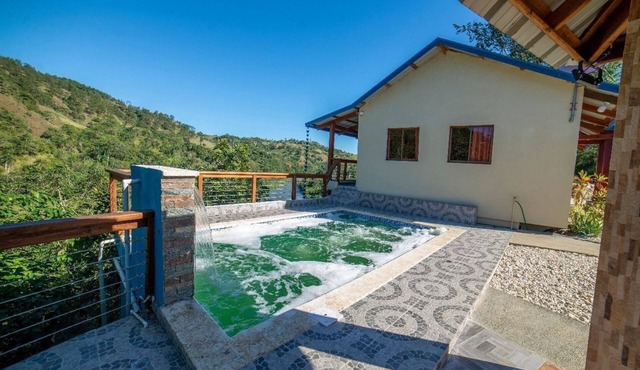 Villa Azul in Jarabacoa, a mountain refuge, next to the Yaque River. in Jarabacoa