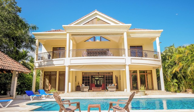Villa| Large Private Pool| Daily Cleaning| 5 BRs in Juan Dolio