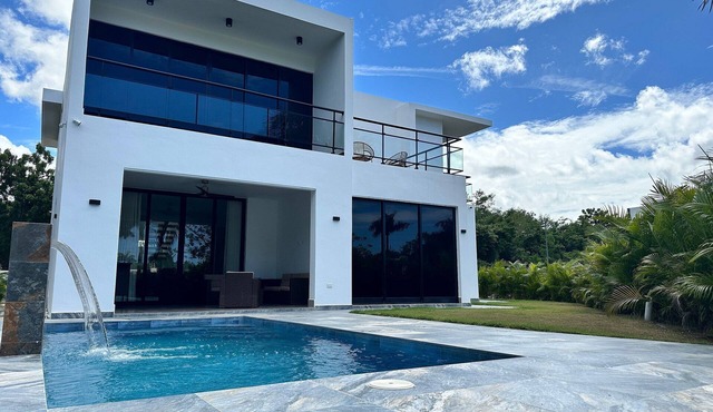 Villa Valdivia, Serene Retreat w/Private Pool, Nueva Romana in La Caña
