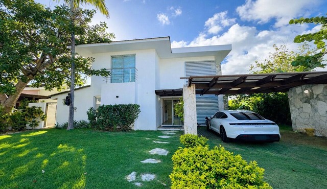 Villa with Hot Tub & BBQ | 3 minutes from Airport in Punta Cana