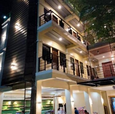 W Island Backpackers Inn
