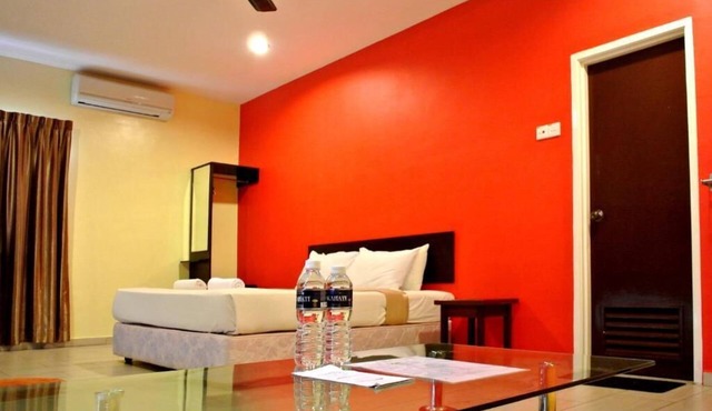 Wau Hotel & Cafe