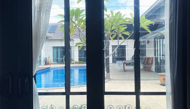 Welcome to Laman Abang Bali-styled Villa, a great spot to experience Banting🏡 in Banting