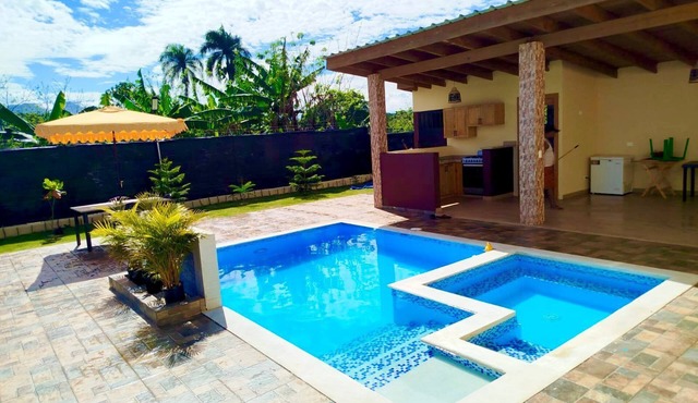 Wonderful Villa 15 pers, Perfect for family enjoyment. BBQ, swimming pool, jacuzzi in Jarabacoa