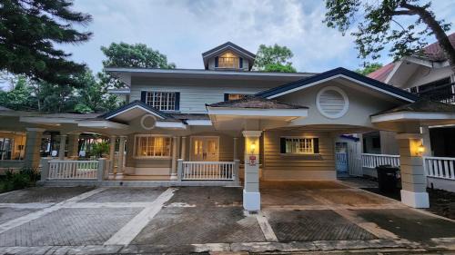 Zenio's Tagaytay Staycation House