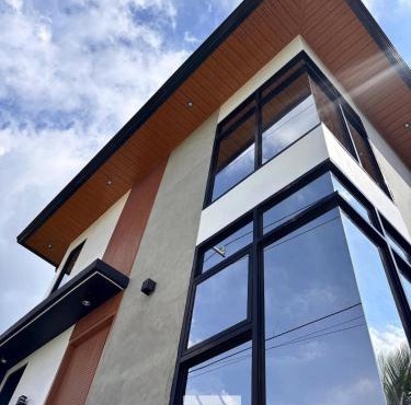 ZMZ Silang Stylish 2BR Loft with Rooftop Deck near Tagaytay in Silang