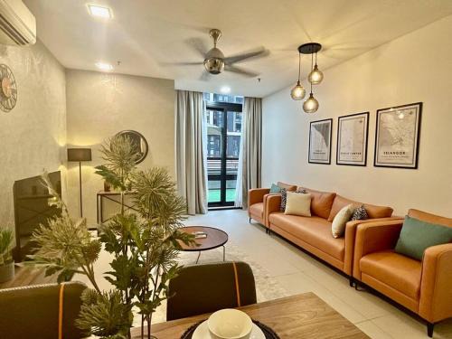 Arcoris Mont Kiara - Huge Balcony for 8 pax 1B1BR - 2 queen and 1 Partition Room Bunk Bed in Kuala Lumpur