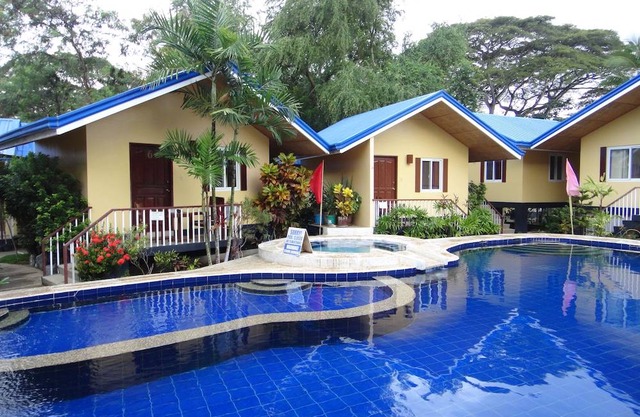 Blue Lagoon Inn & Suites