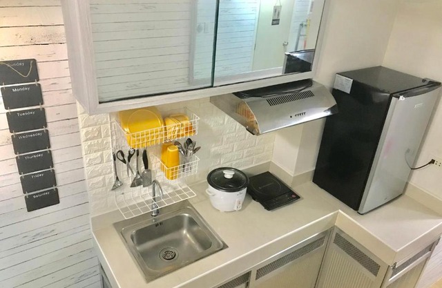 Chic, Clean Unit near Abs-Cbn @ Mplace