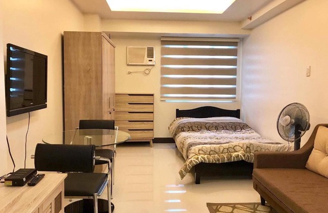 Chic,Clean Unit near AbsCbn @Mplace QC