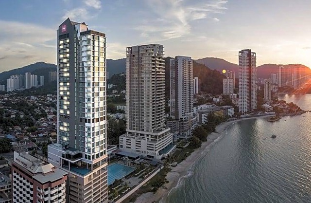 Hotel Sentral Seaview @ ​Beachfront in Tanjong Takong