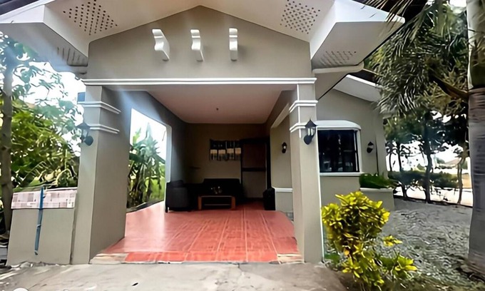Paombong House | 120 m² Bungalow ∙ 9 guests