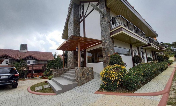 Baguio Hotel | 120 m² Hotel ∙ 3 bedrooms ∙ 10 guests