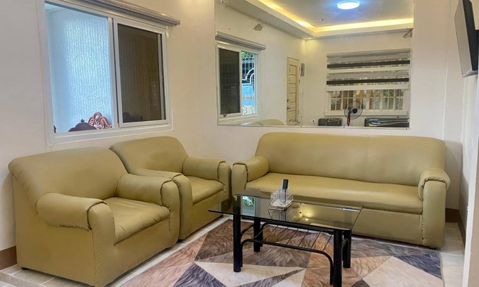 Cabanatuan House | 150 m² House ∙ 3 bedrooms ∙ 20 guests