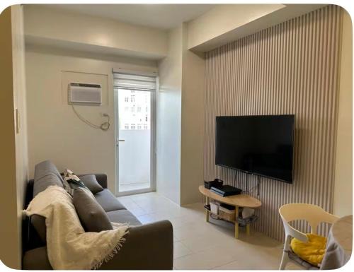 Binan City Apartment | 1Bedroom, living room w balcony ADHI staycation