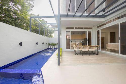 Alabang Villa | 247 m² Villa ∙ 3 bedrooms ∙ 14 guests