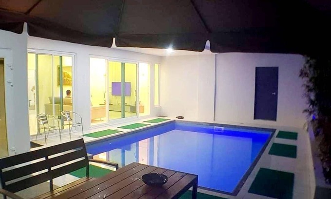 Clark Freeport Villa | 250 m² Villa ∙ 5 bedrooms ∙ 16 guests
