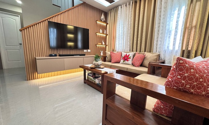 Bacolor House | 4-bedroom house in enchanting San Fernando with WiFi, AC