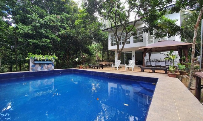 Antipolo House | 400 m² House ∙ 2 bedrooms ∙ 22 guests