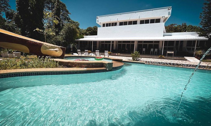 Manoc-Manoc House | 400 m² House ∙ 4 bedrooms ∙ 13 guests