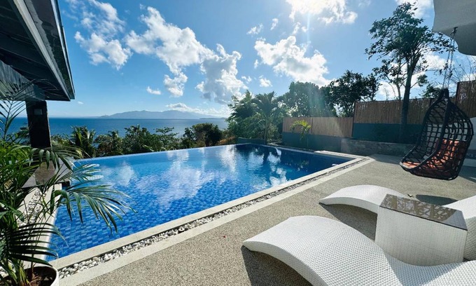 Puerto Galera Villa | 400 m² Villa ∙ 4 bedrooms ∙ 12 guests