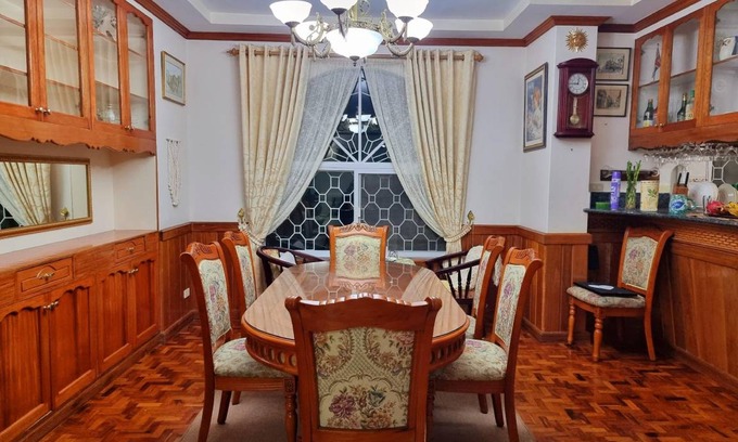 Baguio House | 500 m² Bungalow ∙ 4 bedrooms ∙ 16 guests