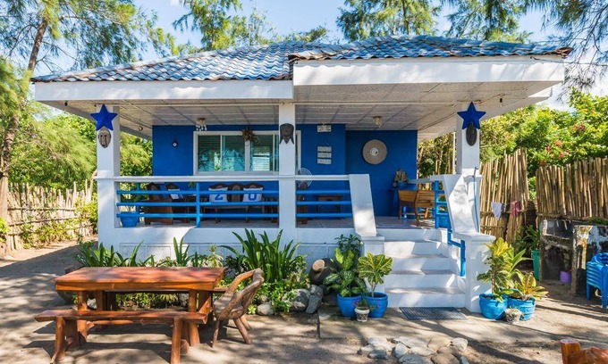 Cabangan House | 800 m² Bungalow ∙ 3 bedrooms ∙ 18 guests