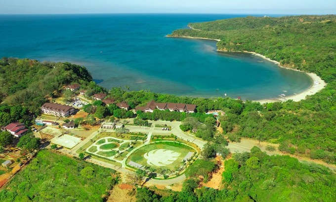 Bagac Resort | 82 m² Resort ∙ 8 guests
