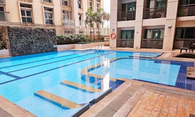 Bagumbayan Apartment | A Peaceful Meditation Loft w/ Pool and Gym