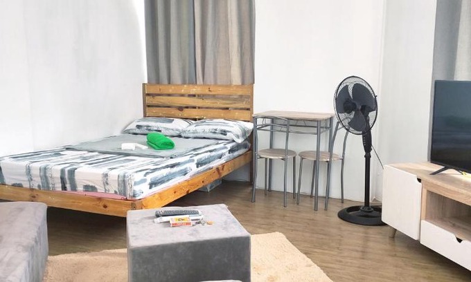 Muntinlupa Apartment | Alabang Staycation near Airport (NAIA)