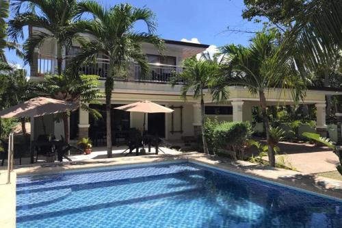 Basdiot Hostel | Avila's Hostel Moalboal near Beach