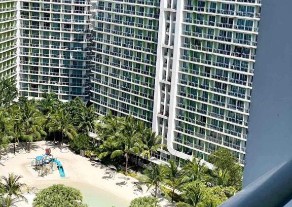 Paranaque Apartment | AZURE STAYCATION BY IAN