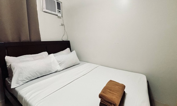 Mandurriao Apartment | Barkada Getaway Near Esplanade