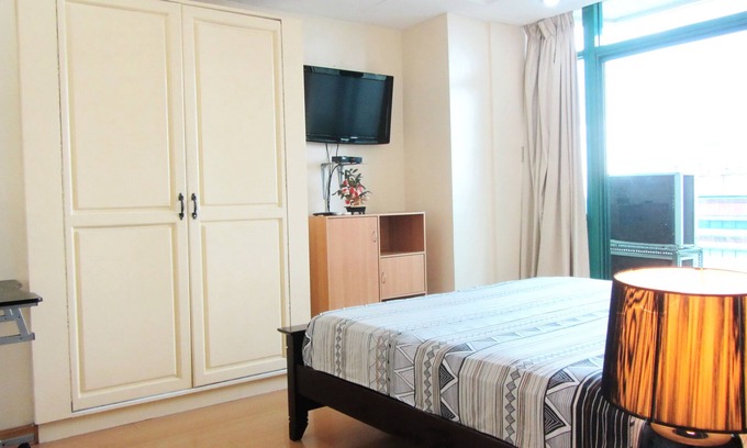Ermita Night District Apartment | Baywatch Tower - Nicely decorated condo (50 m2) - Manila Bayview