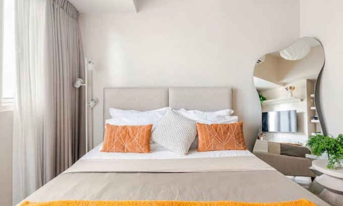 Taguig Condo | BGC New Minimalist 1BR with balcony | Pets Allowed