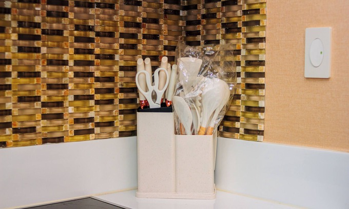 San Antonio Apartment | Chic 1-bedroom apartment with WiFi Gym Swim Parking vibrant Makati 1703
