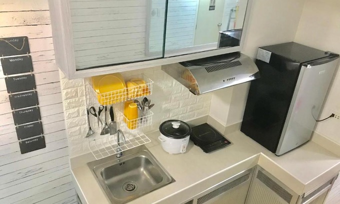 South Triangle Apartment | Chic, Clean Unit near Abs-Cbn @ Mplace