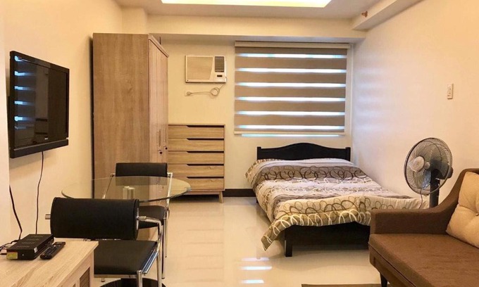 South Triangle Apartment | Chic,Clean Unit near AbsCbn @Mplace QC