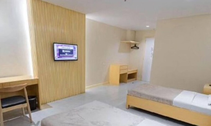 Downtown Tacloban Apartment | Chic Comforts: Etsu Hotel's Signature Studio Await